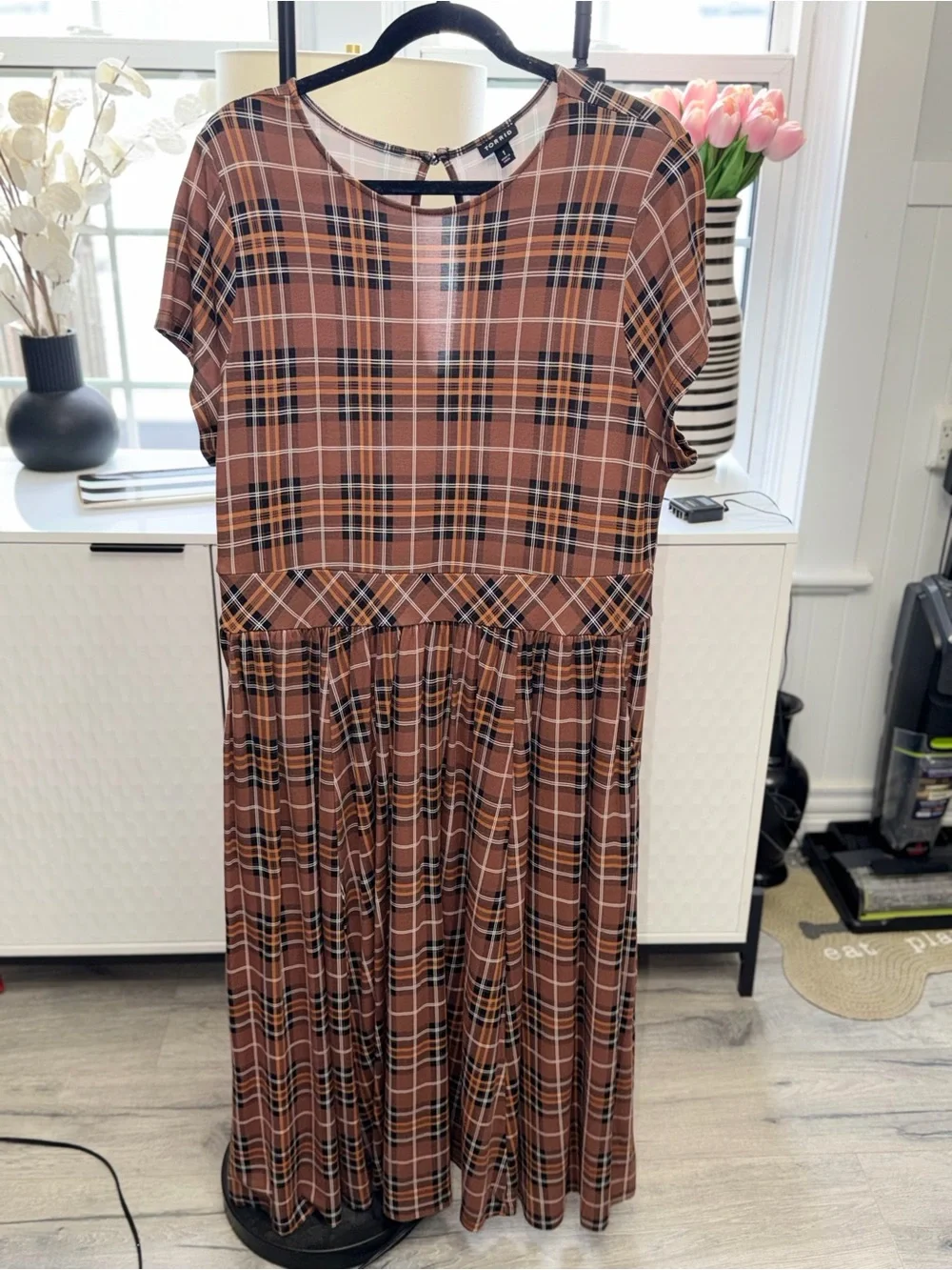 Plaid Short-Sleeve Midi Dress in Rust Plaid - Picture 3 of 3